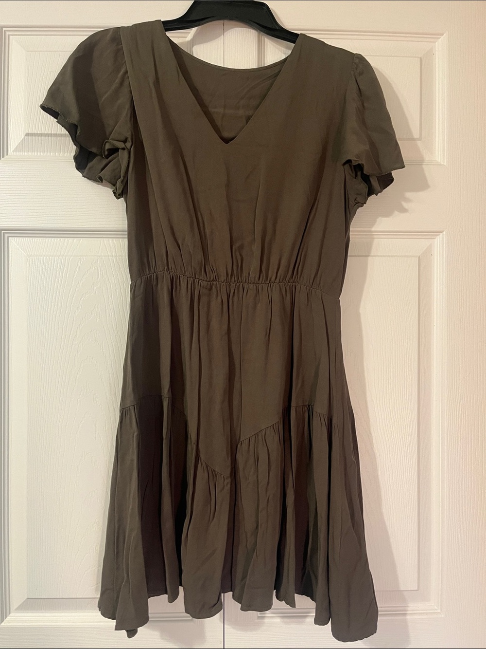 SHEIN Olive Green V‑Neck Short Sleeve Tiered Dress